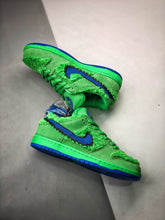 Load image into Gallery viewer, Nike SB Dunk Low Grateful Dead Bears Green
