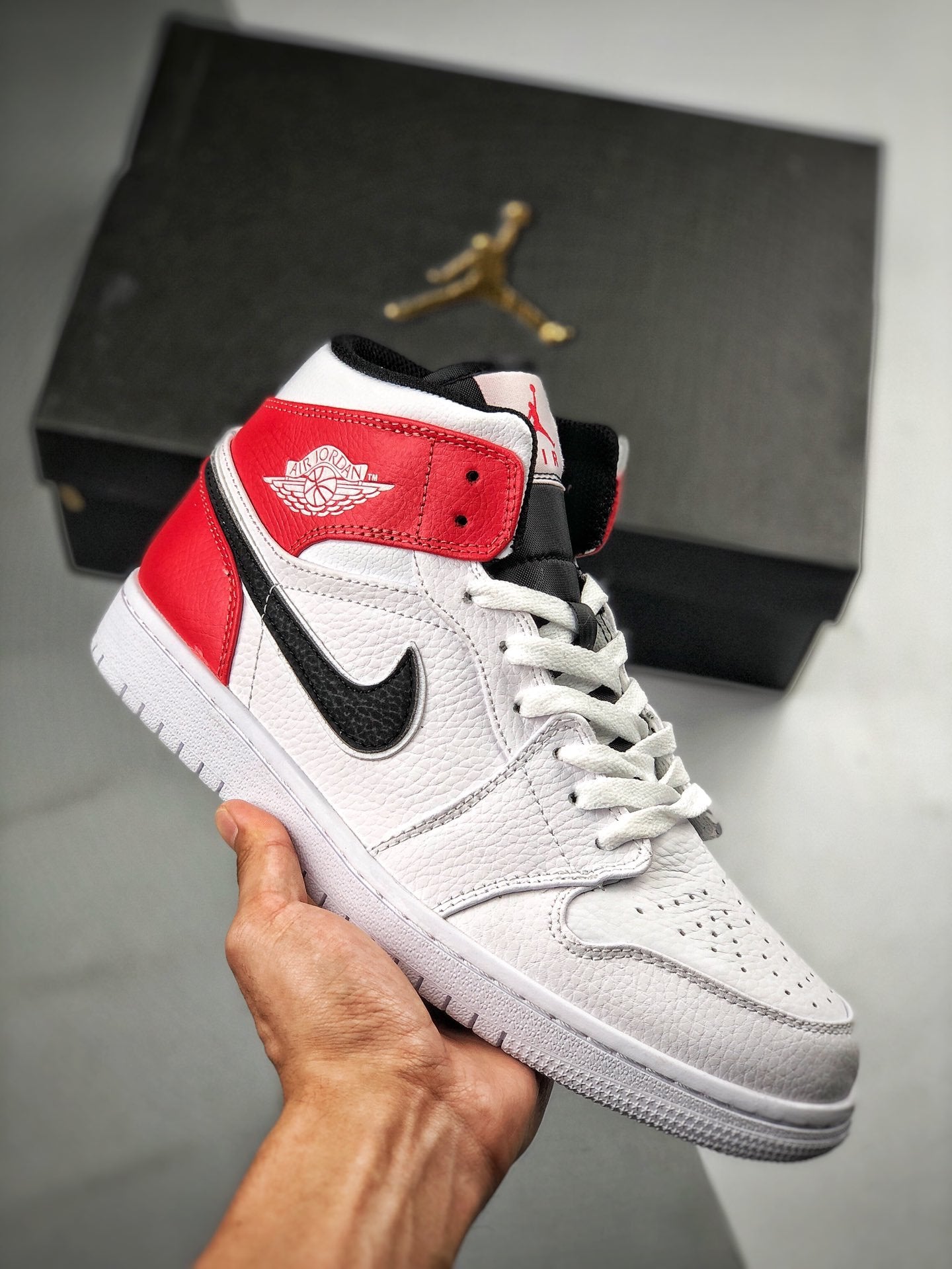 Nike Air Jordan 1 Mid Chicago White Black Gym Red 554724-116 Men Size 8.5