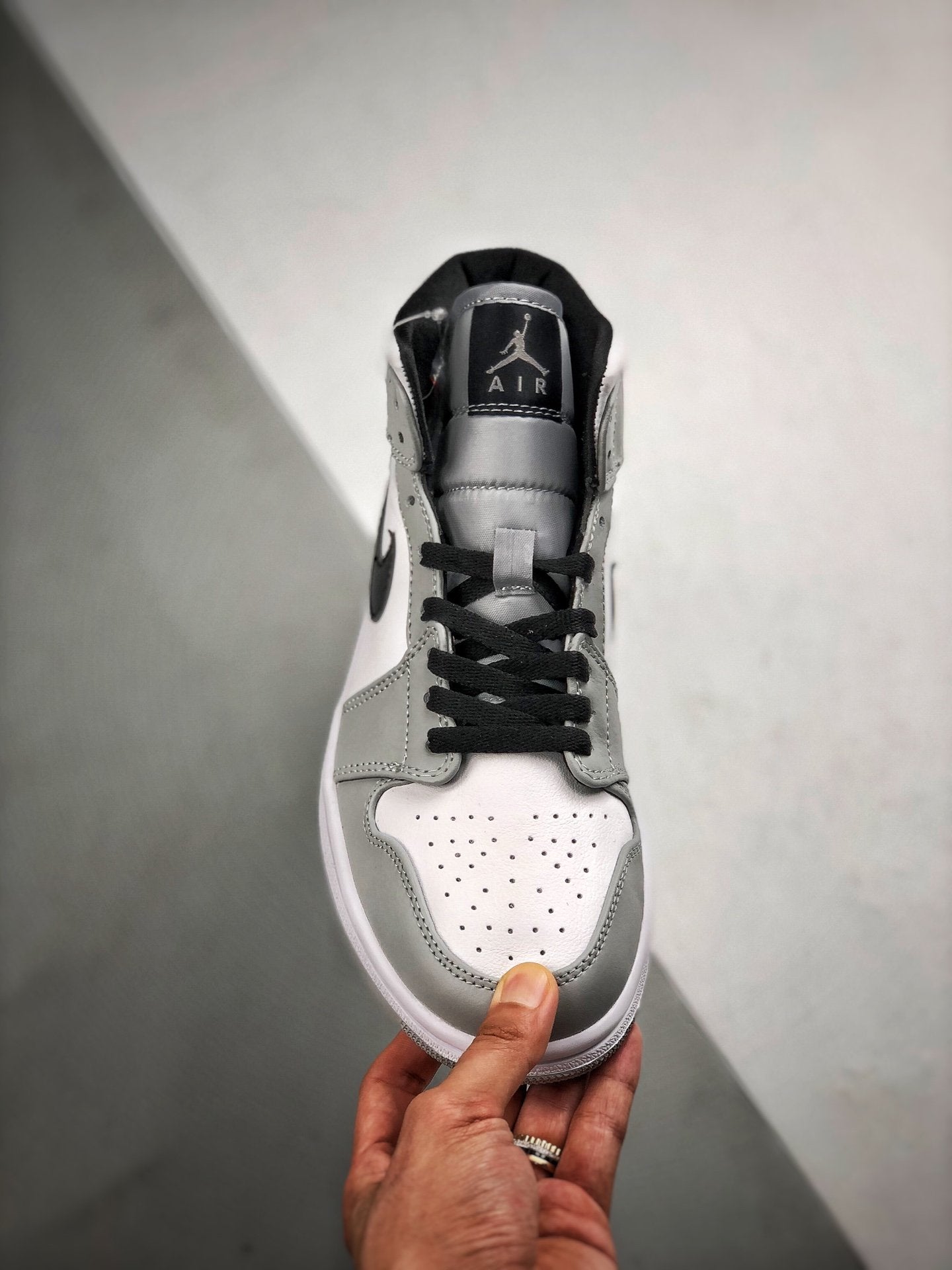 Air Jordan 1 Mid Light Smoke Grey – thesneakart